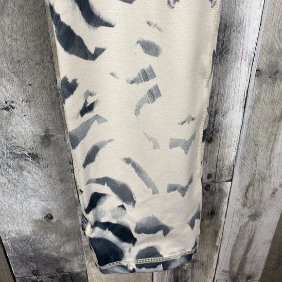 Lululemon Wunder Under Dance Pant Size 12 - Picture 5 of 12